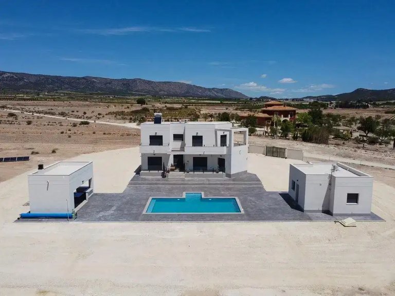 Villa for Sale in Pinoso, Alicante 1
