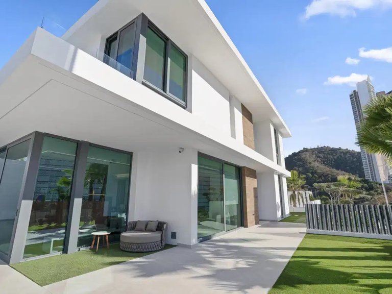 Villa for Sale in Benidorm, Alicante 2