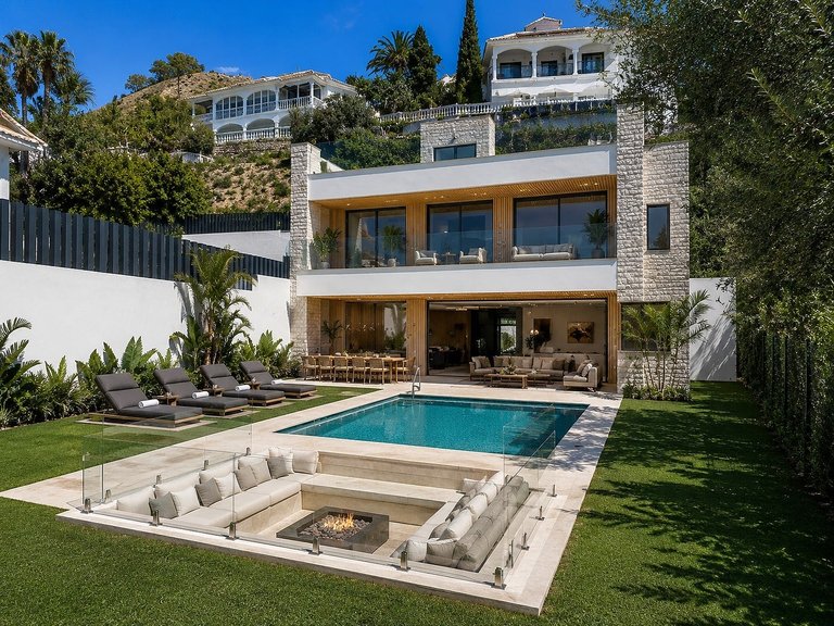 Town House for Sale in Benalmádena, Malaga 1