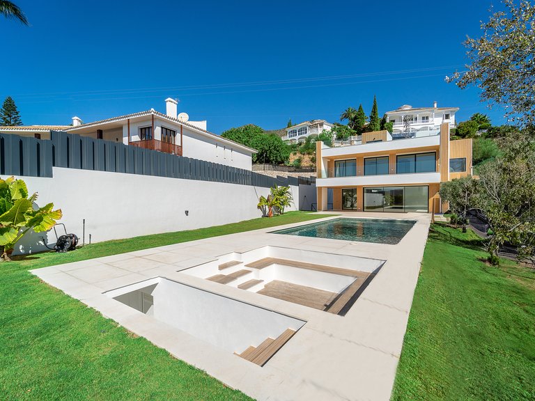 Town House for Sale in Benalmádena, Malaga 1