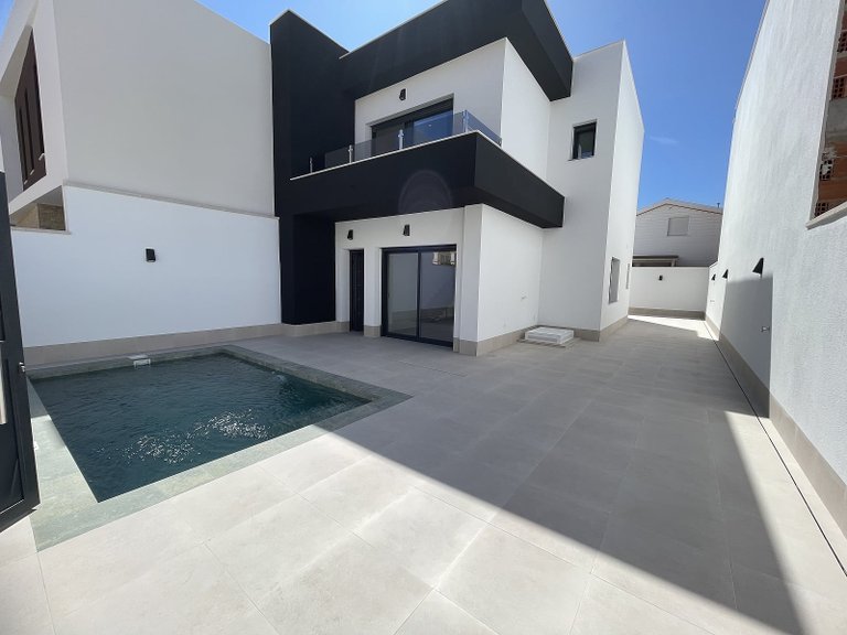 Town House for Sale in Almoradí, Alicante 1