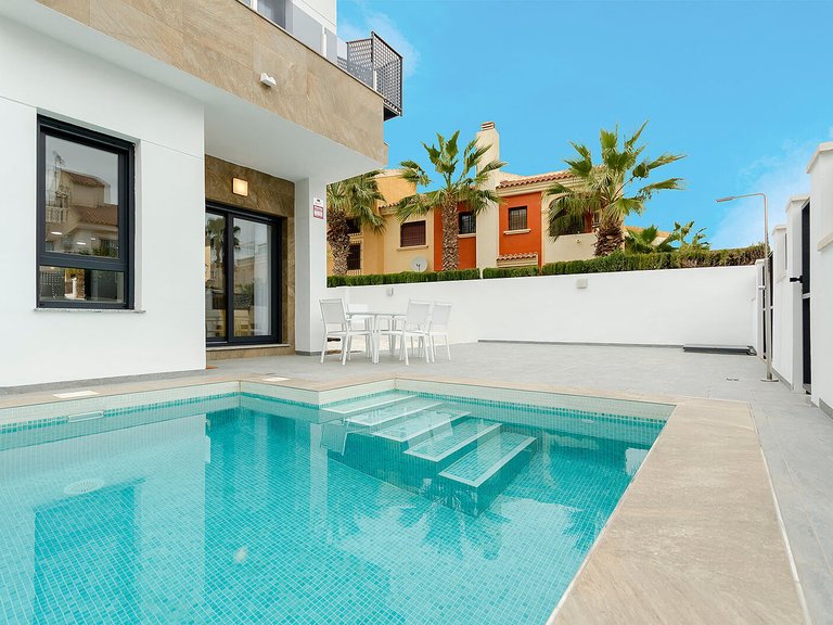 Town House for Sale in Torrevieja, Alicante 1
