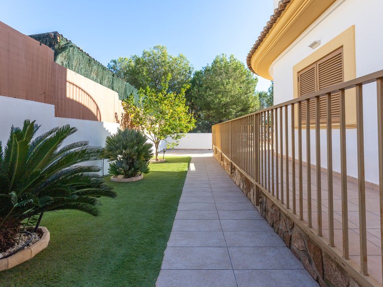 Villa for Sale in Finestrat, Alicante 41