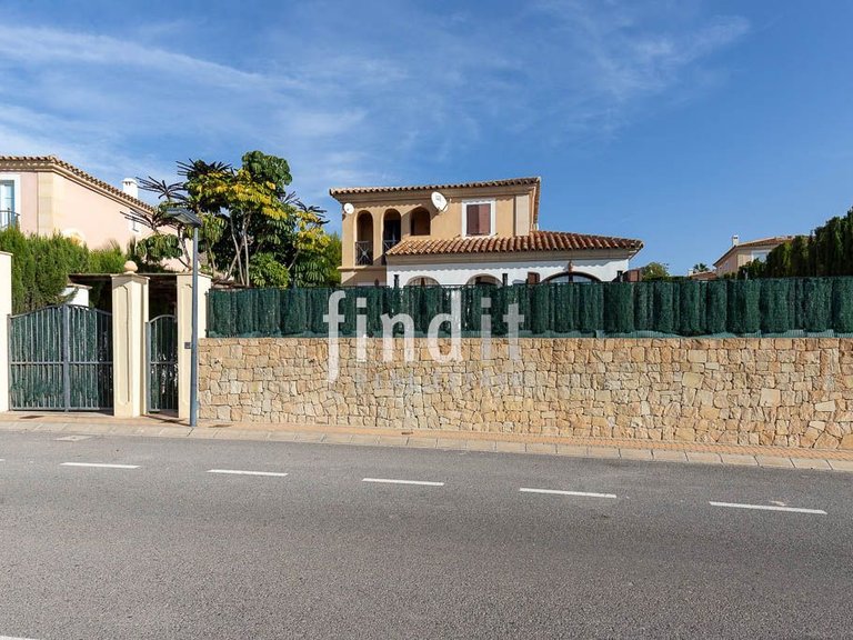 Villa for Sale in Finestrat, Alicante 2