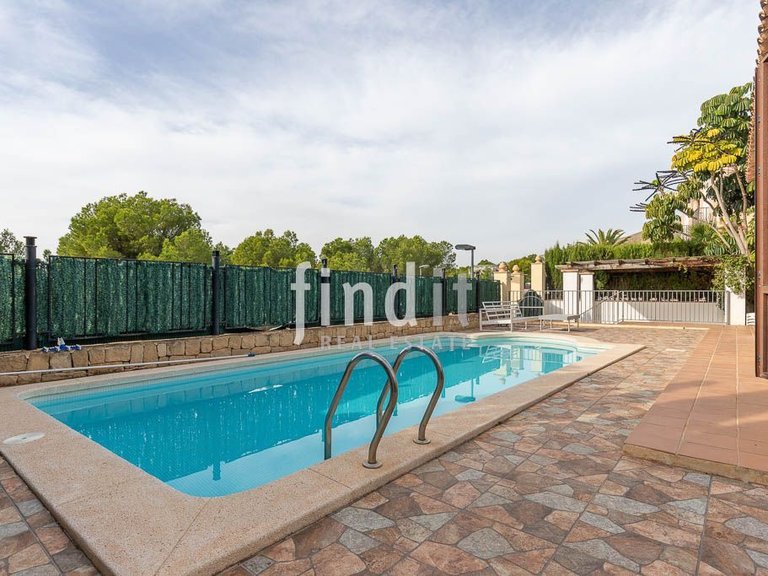 Villa for Sale in Finestrat, Alicante 4