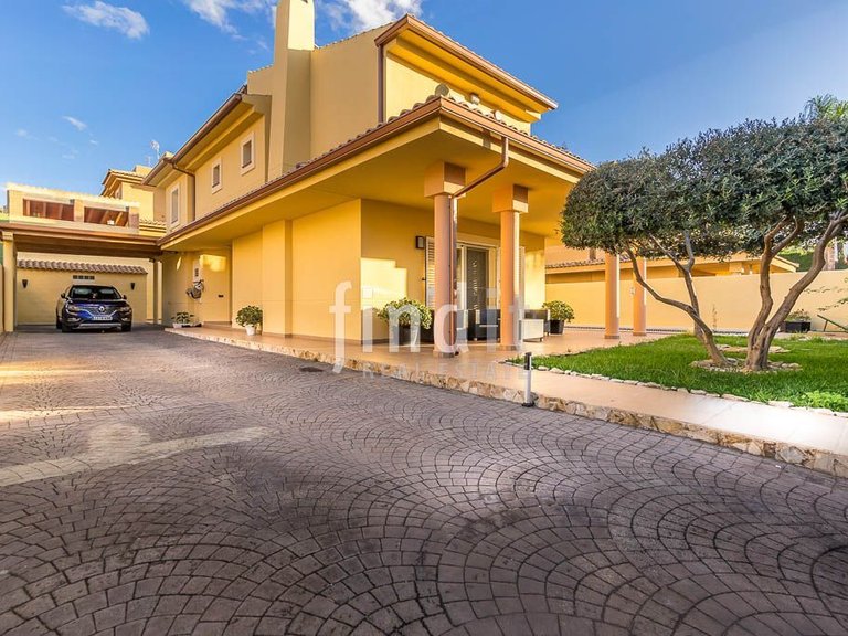 Villa for Sale in Benidorm, Alicante 1