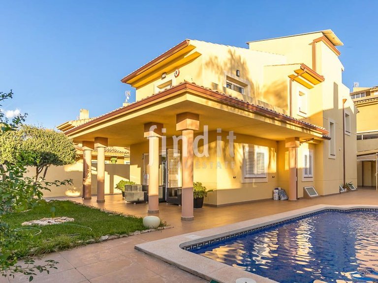 Villa for Sale in Benidorm, Alicante 2
