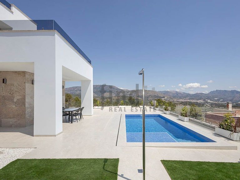 Villa for Sale in Polop De La Marina, Alicante 4