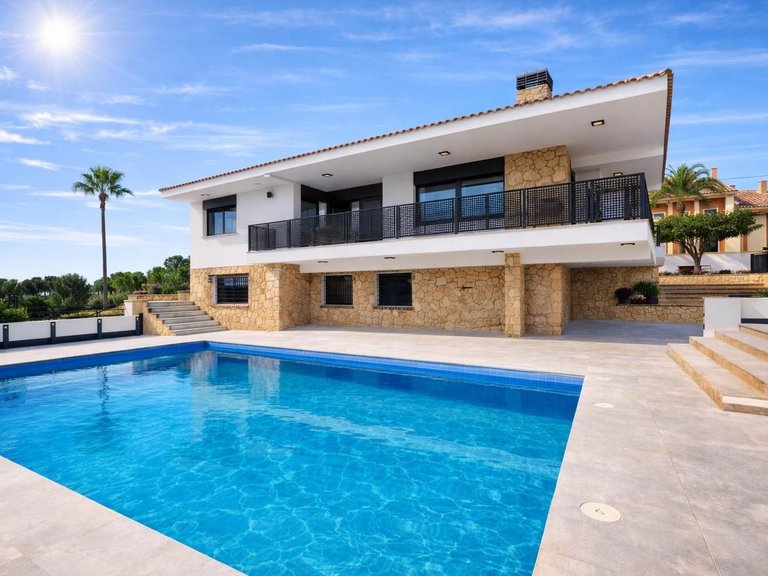 Villa for Sale in La Nucía, Alicante 2