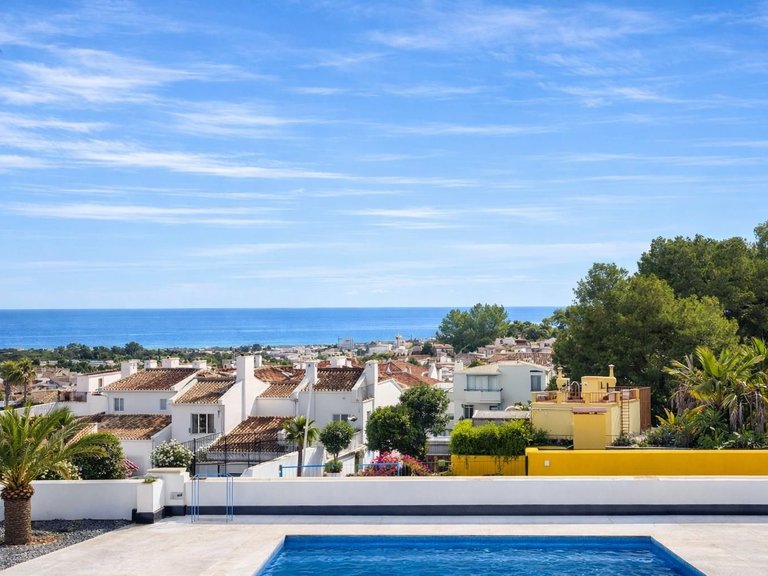 Villa for Sale in La Nucía, Alicante 1