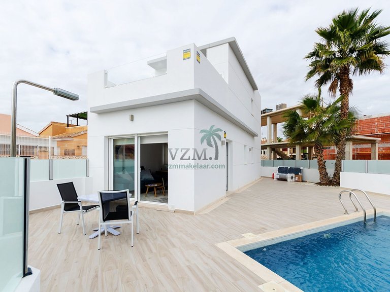 Villa for Sale in Torrevieja, Alicante 1