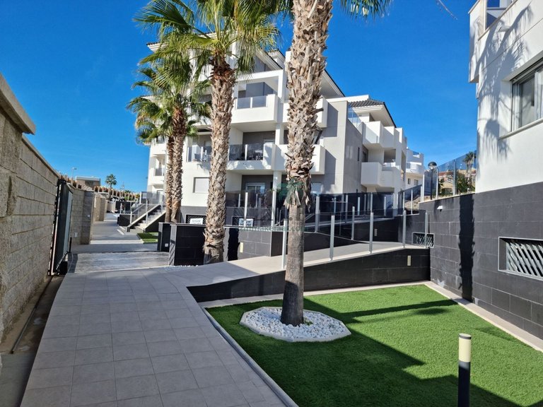Apartment for Sale in Urbanizacion Los Balcones, Alicante 3