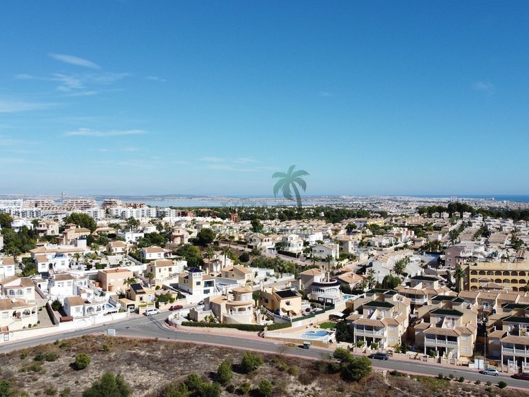 Apartment for Sale in Urbanizacion Los Balcones, Alicante 33