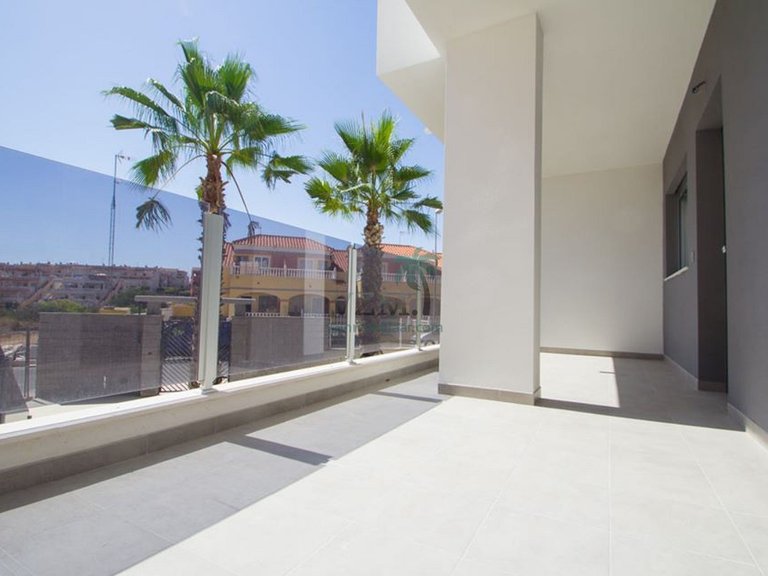 Apartment for Sale in Urbanizacion Los Balcones, Alicante 5
