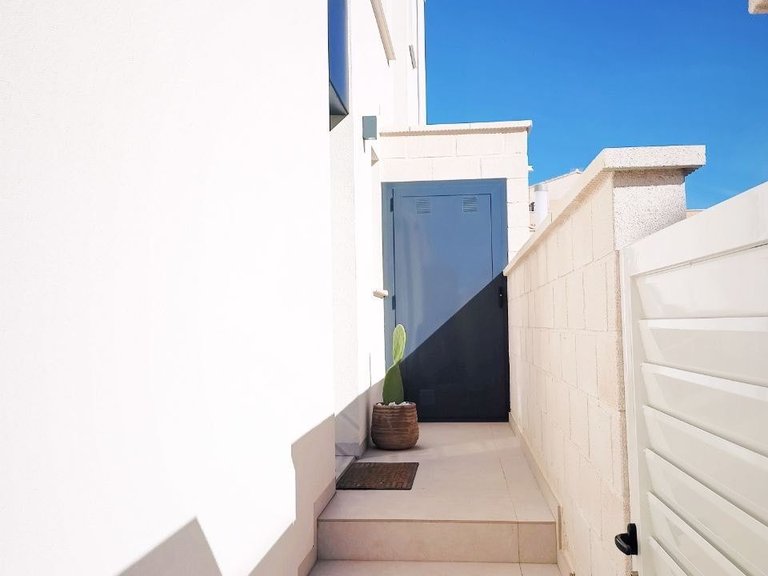Villa for Sale in Punta Prima, Alicante 40