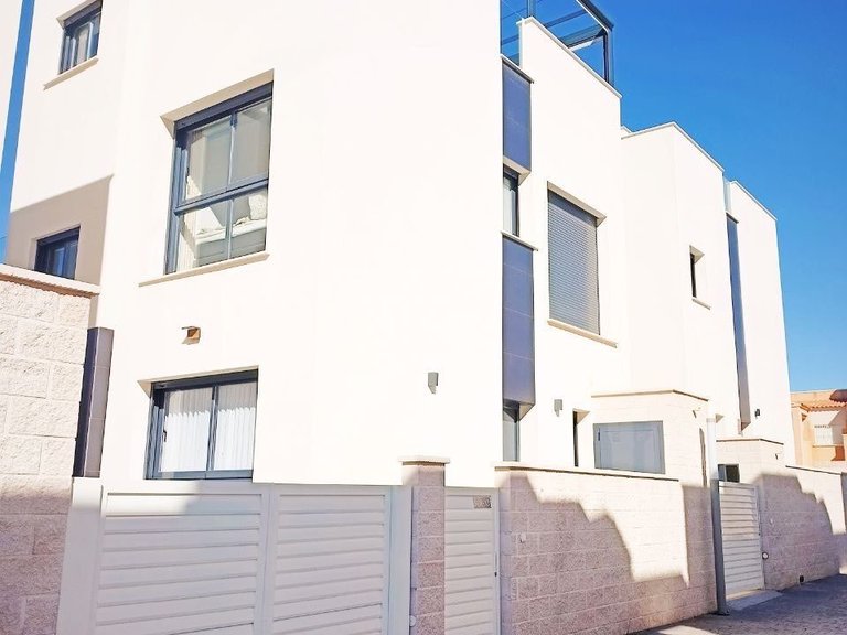 Villa for Sale in Punta Prima, Alicante 2