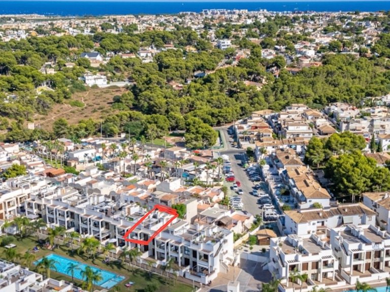 Apartment for Sale in Urbanizacion Los Balcones, Alicante 3