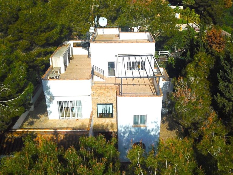 Villa for Sale in Dehesa De Campoamor, Alicante 1