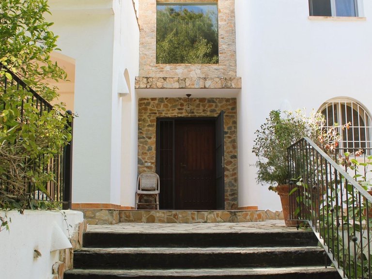 Villa for Sale in Dehesa De Campoamor, Alicante 3
