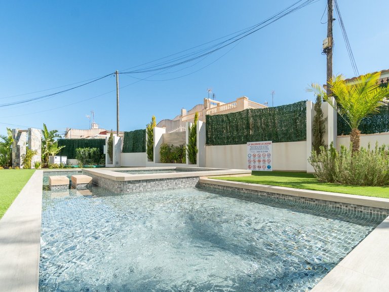 Apartment for Sale in Urbanizacion Los Balcones, Alicante 45