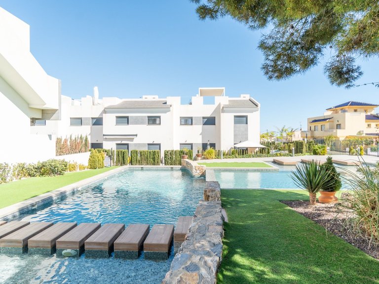 Apartment for Sale in Urbanizacion Los Balcones, Alicante 4