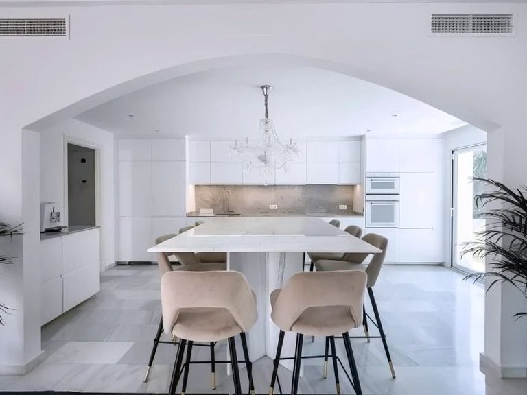 Villa for Sale in Marbella, Malaga 8