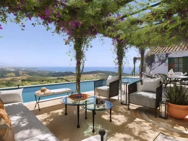 Villa for Sale in Casares, Malaga 1