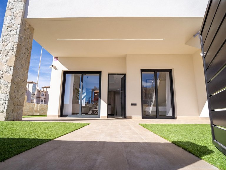 Villa for Sale in Pilar de la Horadada, Alicante 1