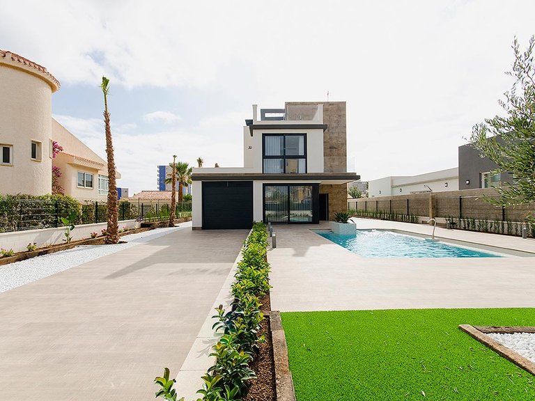 Villa for Sale in Orihuela Costa, Alicante 1