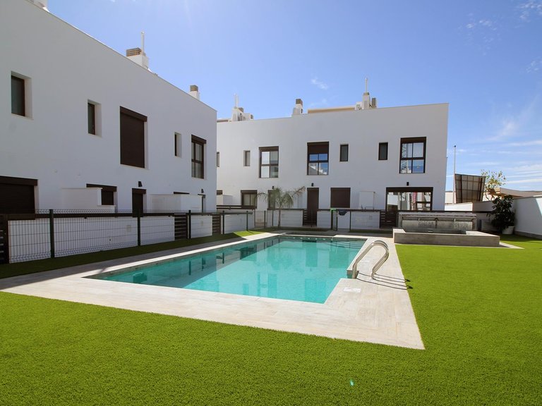 Villa for Sale in Pilar de la Horadada, Alicante 1