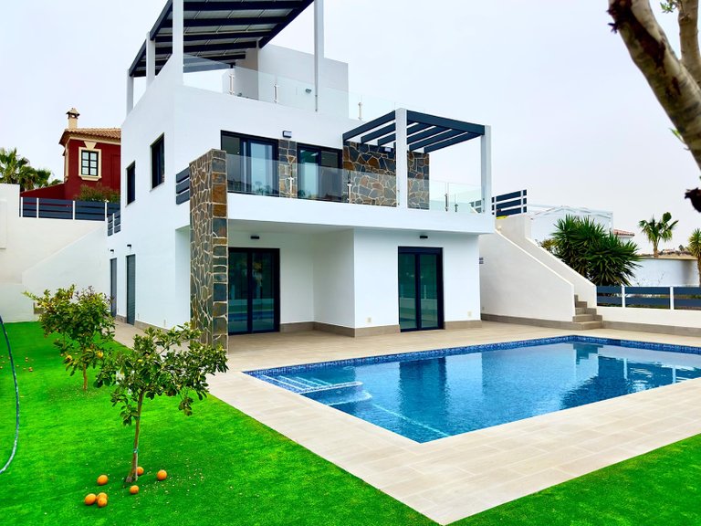 Villa for Sale in Rojales, Alicante 1