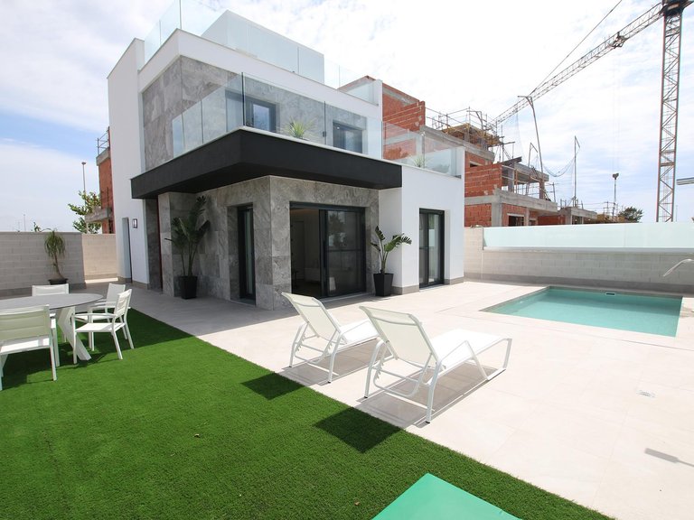 Villa for Sale in Pilar de la Horadada, Alicante 1