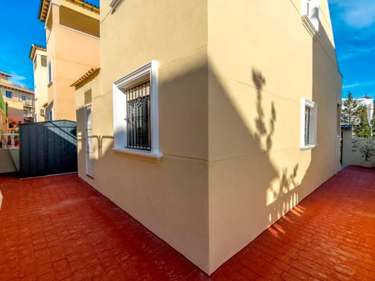 Villa for Sale in San Miguel de Salinas, Alicante 9