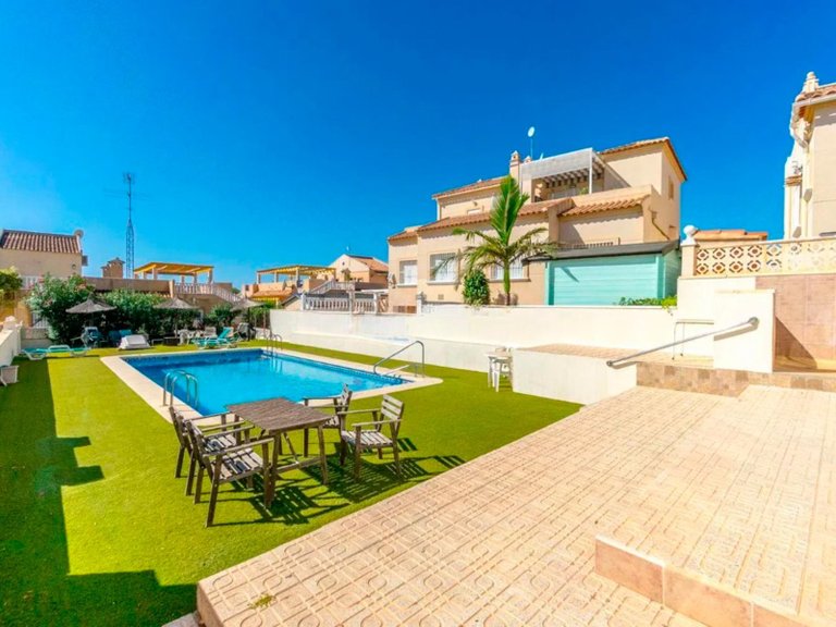 Villa for Sale in San Miguel de Salinas, Alicante 33