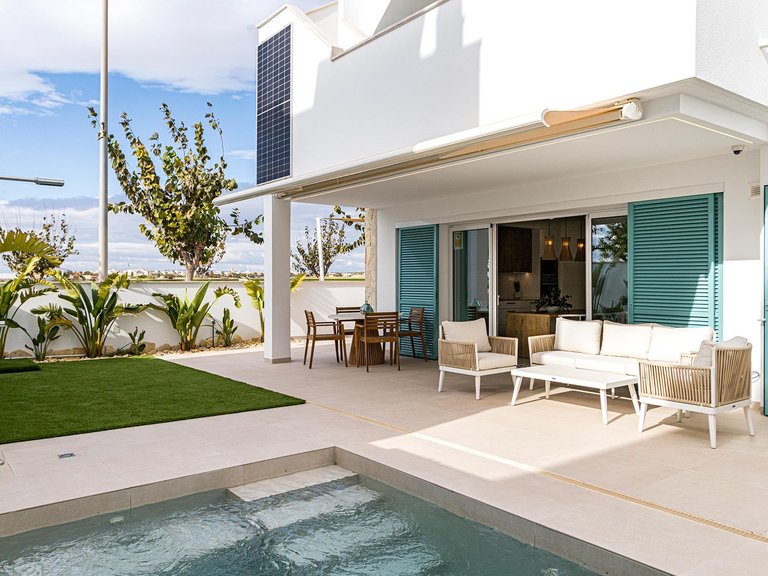 Villa for Sale in Pilar de la Horadada, Alicante 1