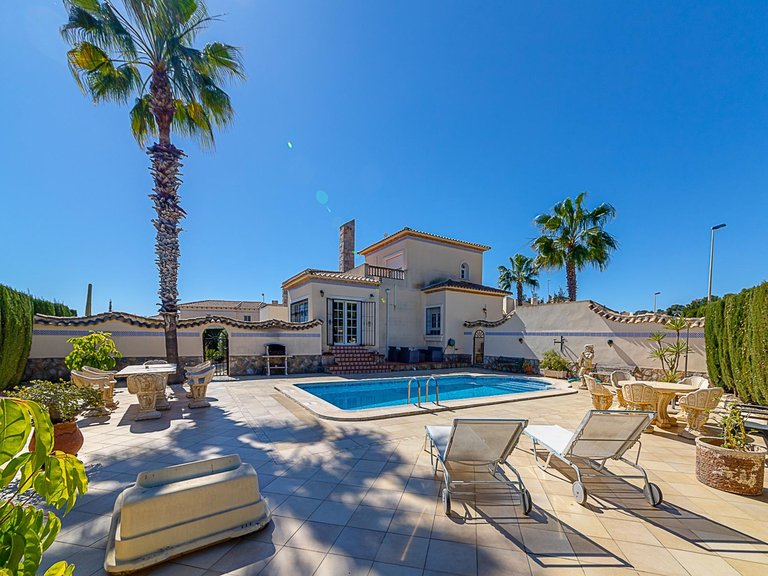Villa for Sale in Costa Blanca Orihuela Costa, Alicante 4