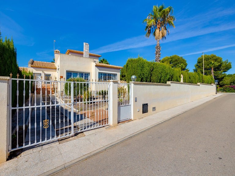 Villa for Sale in Costa Blanca Orihuela Costa, Alicante 28