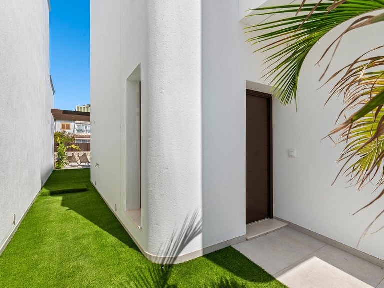 Villa for Sale in Pilar de la Horadada, Alicante 30
