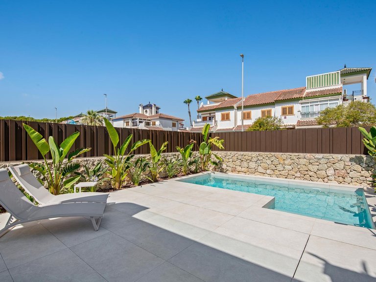 Villa for Sale in Pilar de la Horadada, Alicante 3