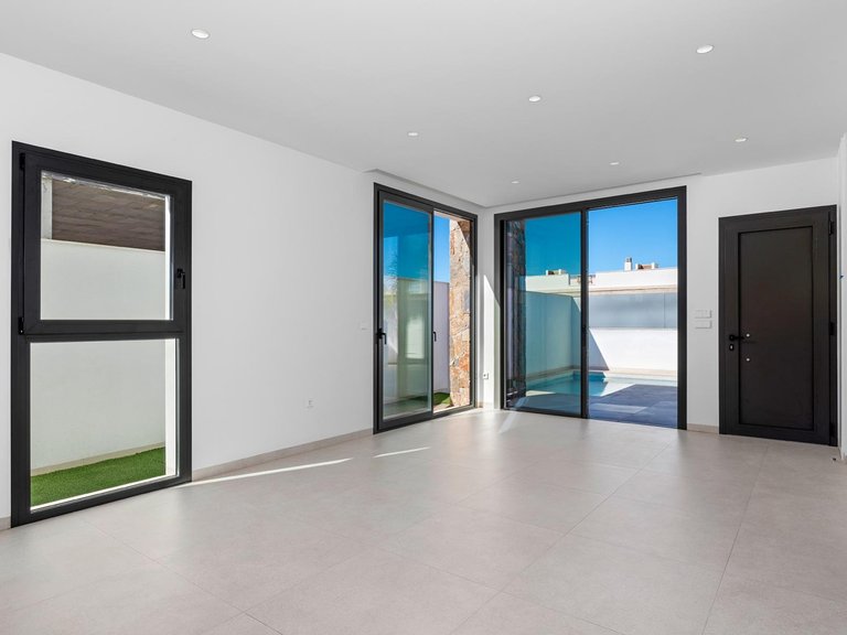 Villa for Sale in Pilar de la Horadada, Alicante 4