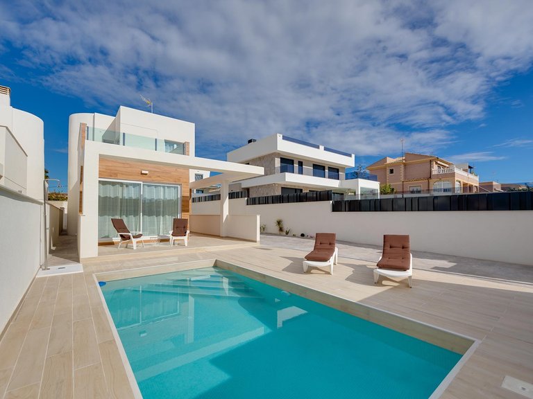 Villa for Sale in Torrevieja, Alicante 1