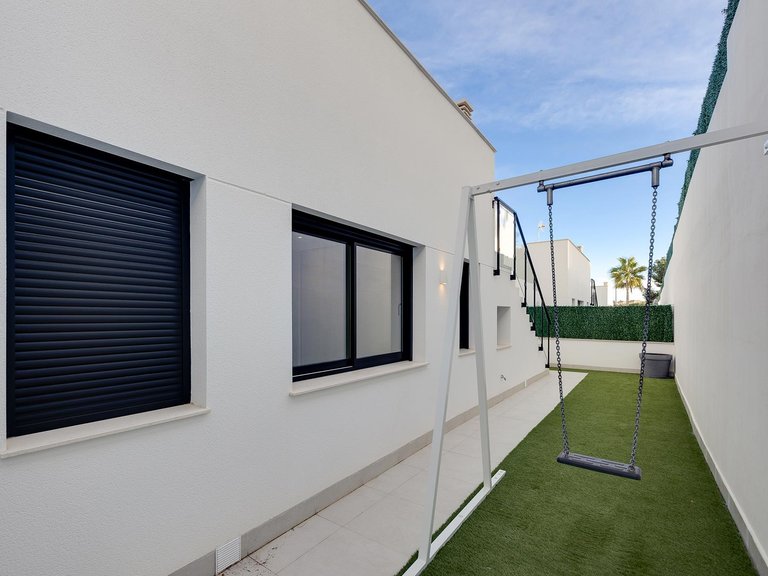 Villa for Sale in Pinar De Campoverde, Alicante 25