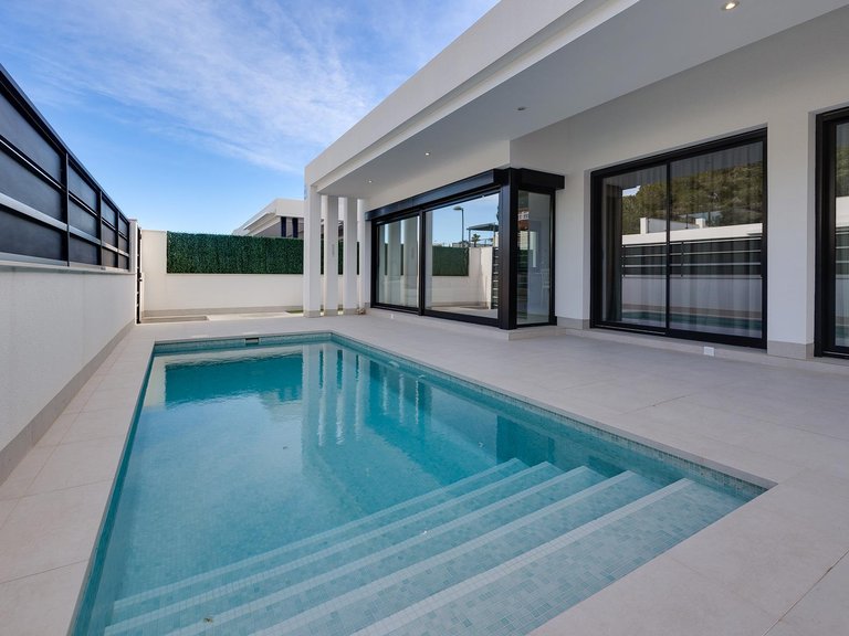 Villa for Sale in Pinar De Campoverde, Alicante 3