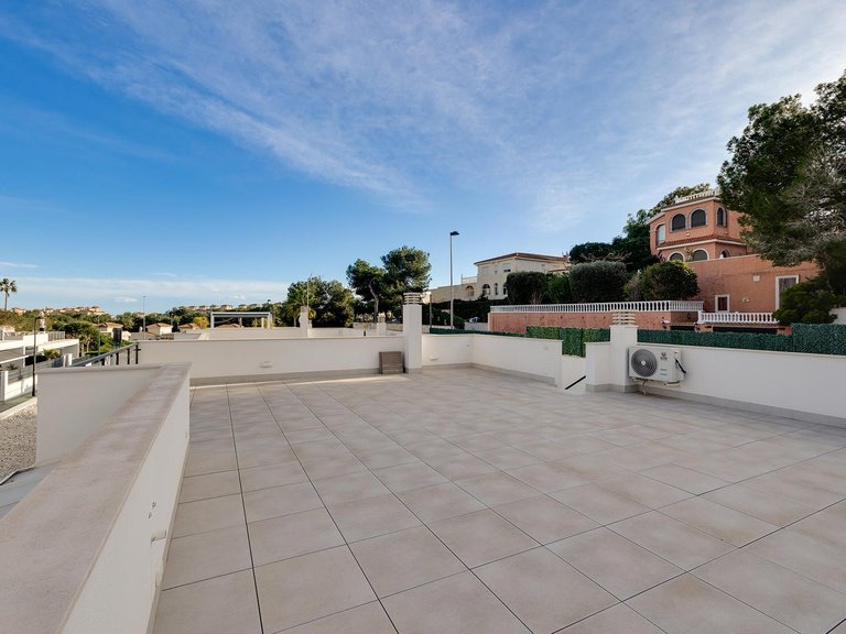 Villa for Sale in Pinar De Campoverde, Alicante 23