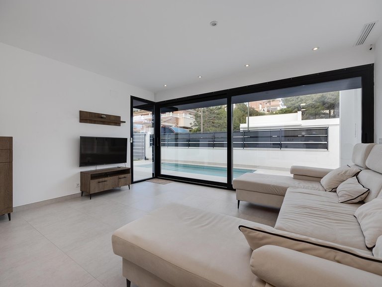 Villa for Sale in Pinar De Campoverde, Alicante 5