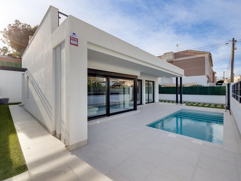 Villa for Sale in Pinar De Campoverde, Alicante 2
