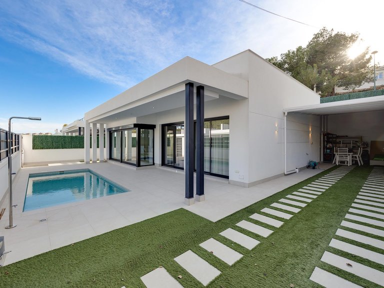 Villa for Sale in Pinar De Campoverde, Alicante 27