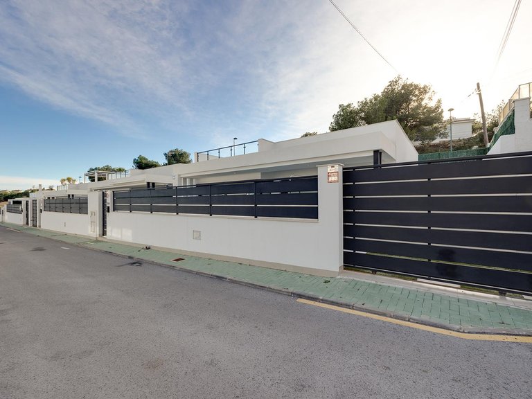 Villa for Sale in Pinar De Campoverde, Alicante 29