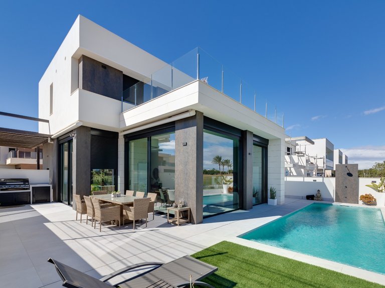 Villa for Sale in Pilar de la Horadada, Alicante 1