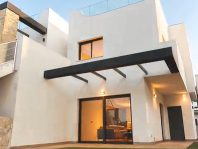 Villa for Sale in Orihuela Costa, Alicante 1